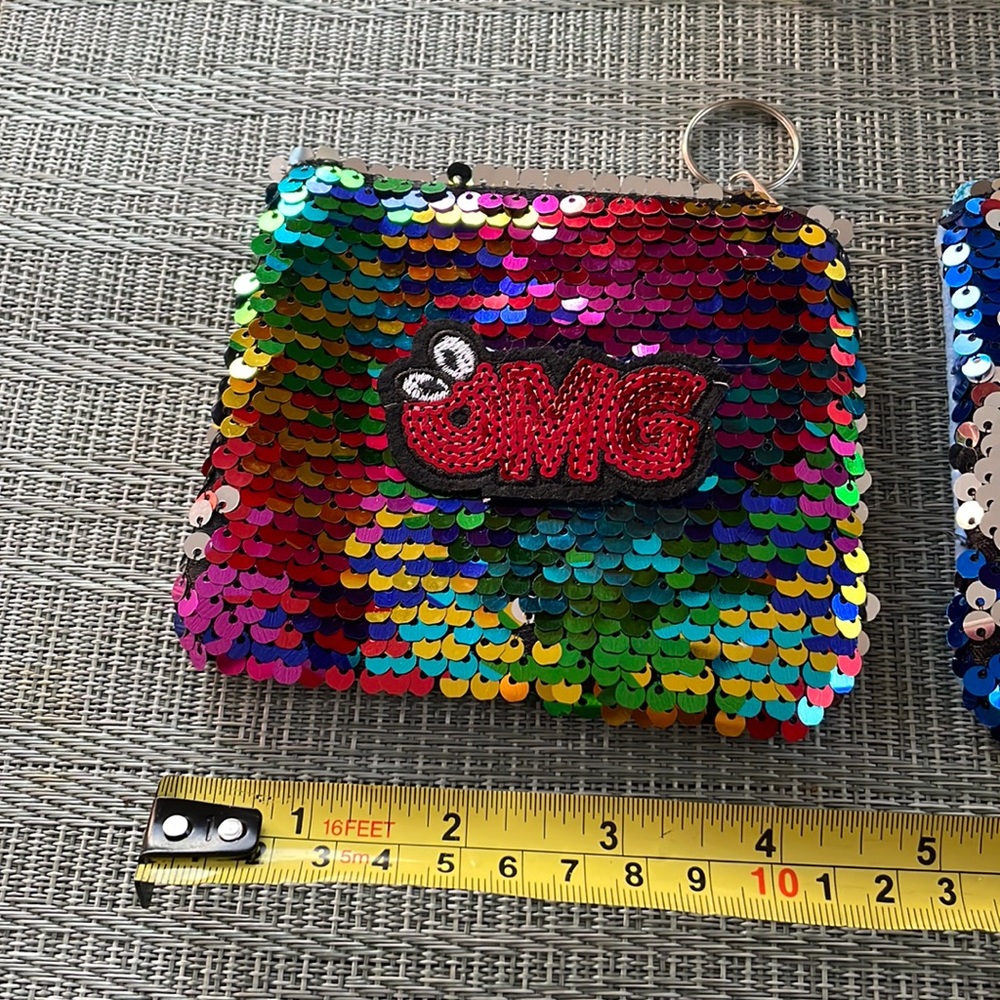 Small Sequined Expression Pouch Keychain - Picture 6 of 8